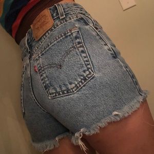 ♥️ Vintage High Waisted Levi’s Shorts - Size 24 ♥️
